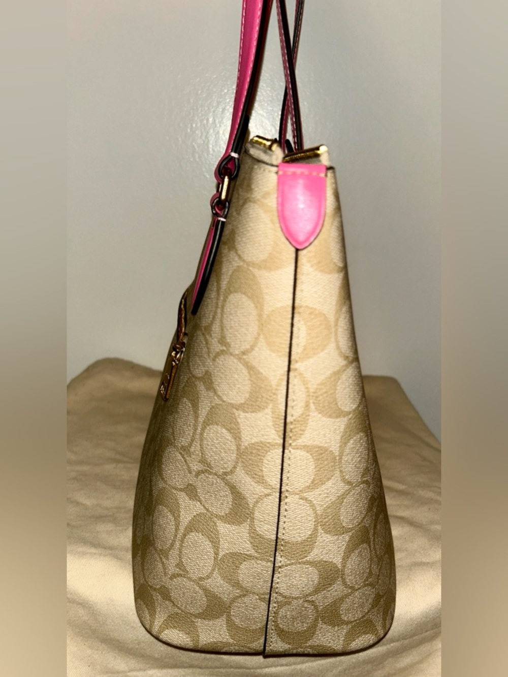 Coach Gallery Tote In Signature Canvas. NWOT - Picture 4 of 9